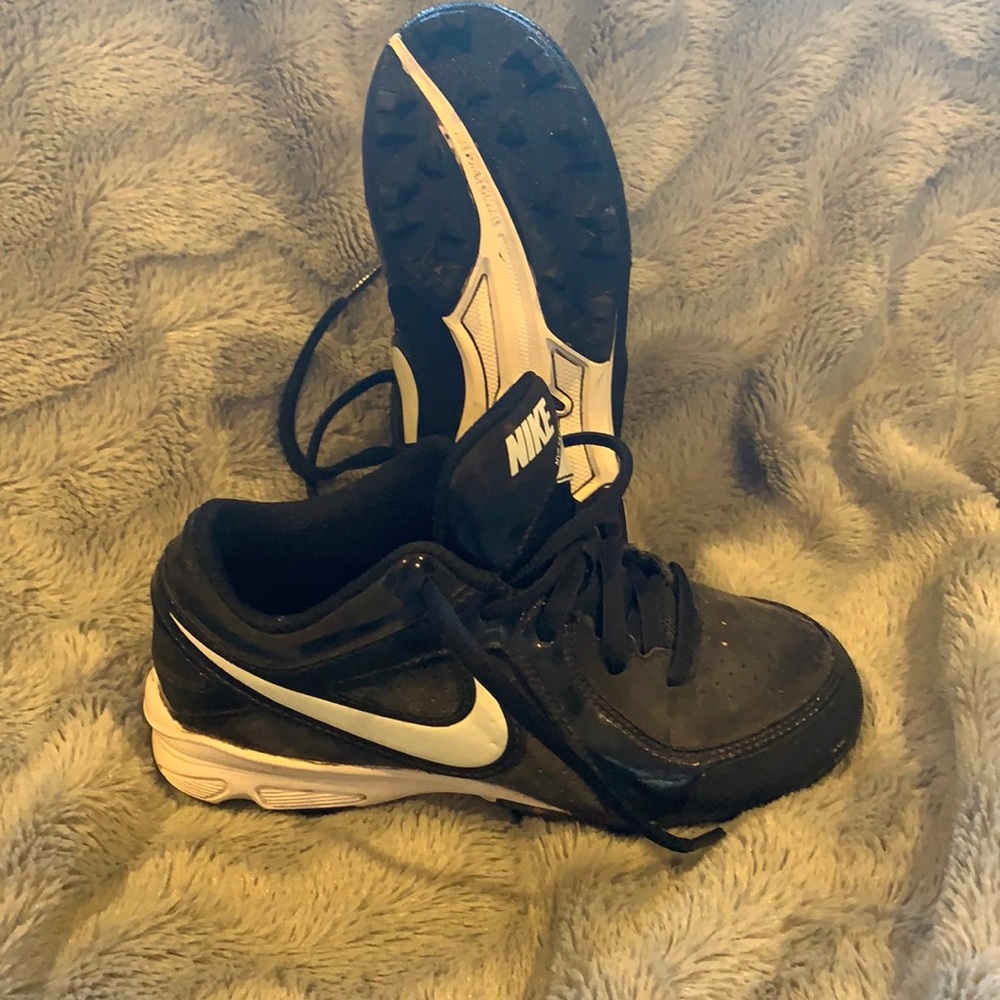 Kids baseball cleats
